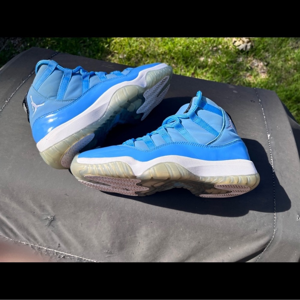 Pantone Jordan 11